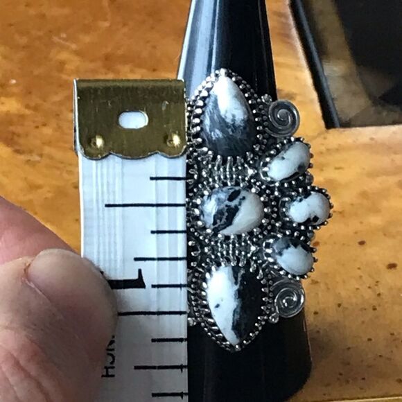 White Buffalo Sterling Silver Ring Size 8 - Picture 5 of 9